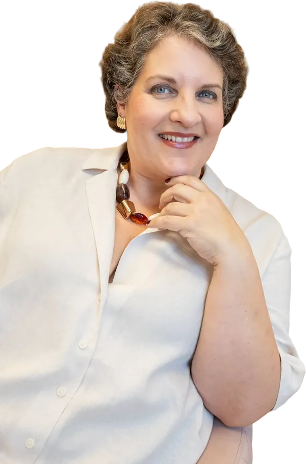 Dra. Patrícia Barros, de camisa clara e colar de contas, sorri com a mão apoiada no queixo.